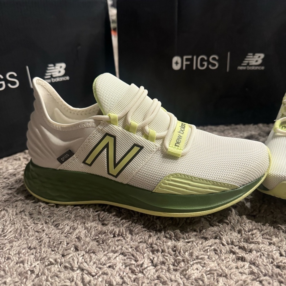 New Balance x FIGS ROAV Color White / Green Women’s 6.5 Men’s 5